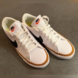 Nike Court Legacy Next Nature size 7 women’s. Like new condition.